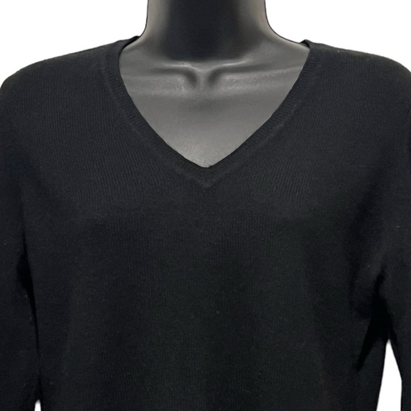 Cashmere Charter Club Luxury Black V Neck Pullover Sweater Womens size Medium - Picture 4 of 11